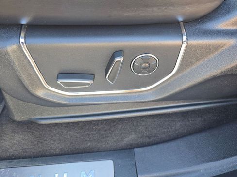 Used 2018 Ford F150 Platinum w/ Equipment Group 701A Luxury image 10