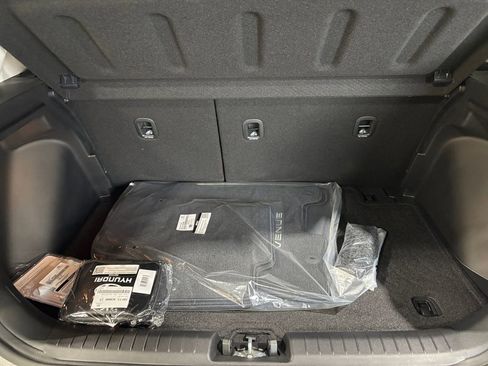 New 2025 Hyundai Venue SEL image 17