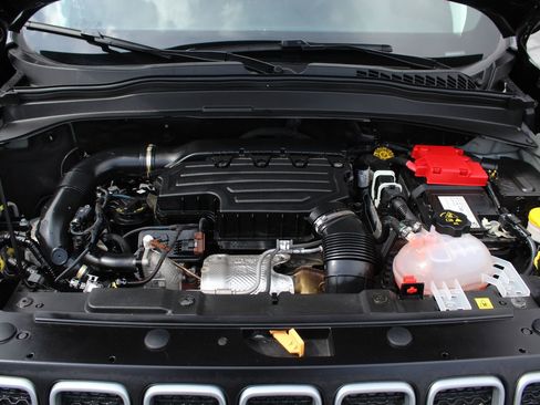 Used 2023 Jeep Renegade Latitude w/ Premium Group image 24