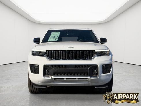 New 2025 Jeep Grand Cherokee Overland w/ Adv Protech Group III AWD/4WD image 5