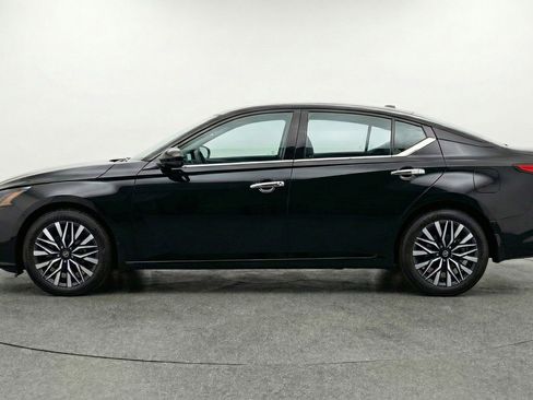 Used 2025 Nissan Altima 2.5 SV image 5