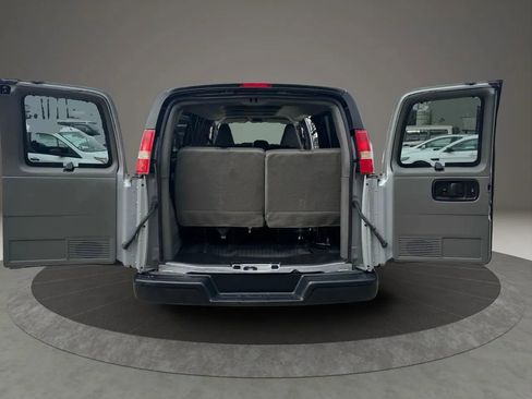 Used 2017 Chevrolet Express 3500 LS image 26