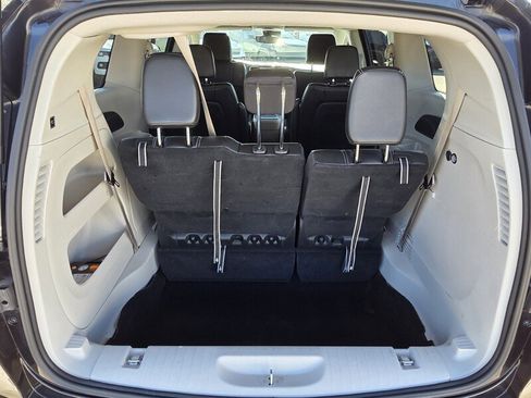Used 2024 Chrysler Pacifica Touring-L image 14