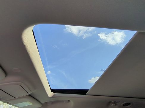 Used 2021 Ford Explorer Limited w/ Equipment Group 301A image 20