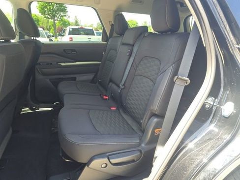 Used 2025 Nissan Pathfinder SV w/ Black Appearance Package AWD/4WD image 22