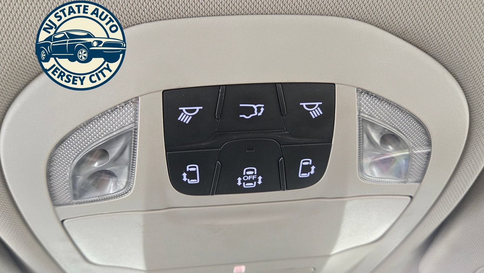Used 2024 Chrysler Pacifica Limited FWD image 28