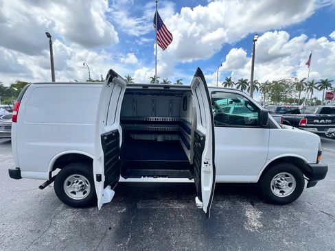 Used 2020 Chevrolet Express 2500 RWD image 10