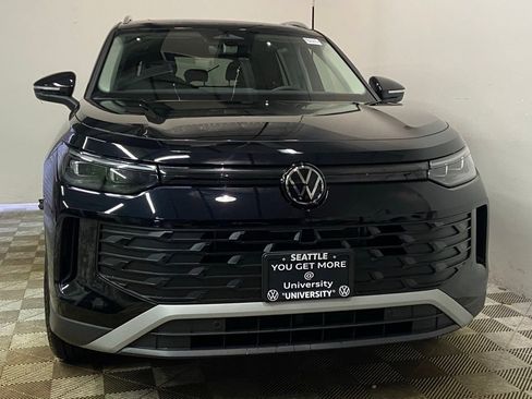 New 2026 Volkswagen Tiguan SE image 2