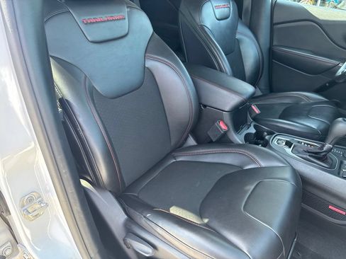 Used 2021 Jeep Cherokee Trailhawk w/ Trailer Tow Group AWD/4WD image 57