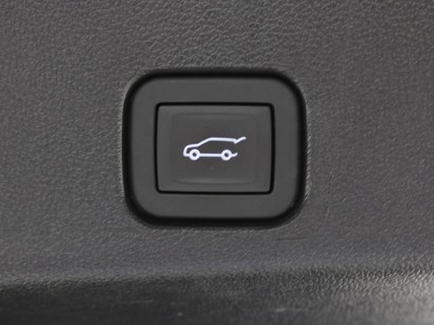 Used 2026 Chevrolet Traverse LT FWD image 17