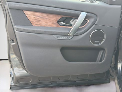 Used 2025 Land Rover Discovery Sport S image 21