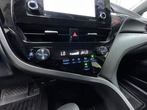 Used 2022 Toyota Camry LE FWD image 16