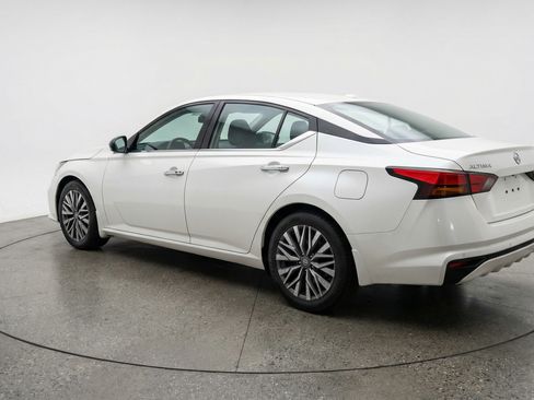 Used 2025 Nissan Altima 2.5 SV FWD image 6