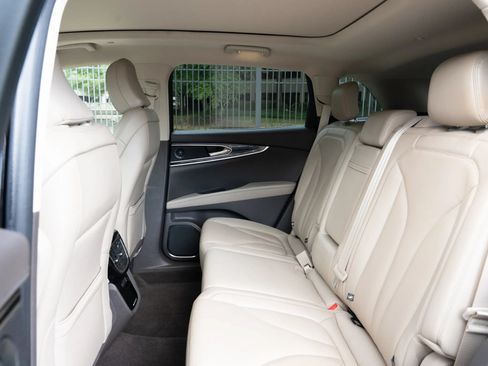 Used 2021 Lincoln Nautilus Reserve FWD image 14