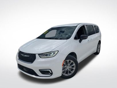 Used 2024 Chrysler Pacifica Touring-L