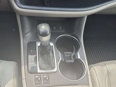 Used 2018 Toyota Highlander XLE AWD/4WD image 12