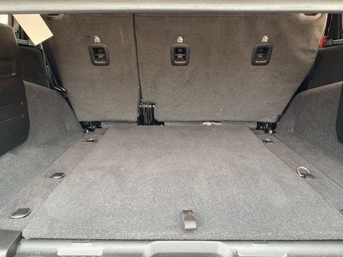 Used 2022 Jeep Wrangler Unlimited Sport image 37