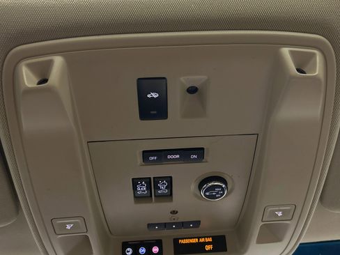 Used 2017 Cadillac Escalade ESV Premium Luxury image 20