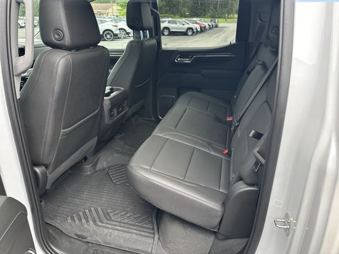 Used 2023 Chevrolet Silverado 1500 LT Trail Boss w/ LT Trail Boss Premium Package AWD/4WD image 9