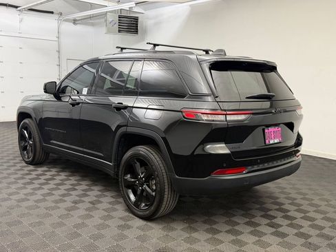 Used 2023 Jeep Grand Cherokee Altitude AWD/4WD image 3