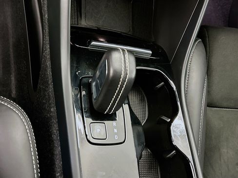 Used 2022 Volvo XC40 P8 Recharge Plus image 25
