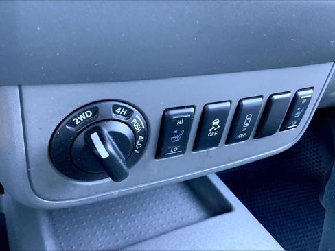 Used 2020 Nissan Frontier SV image 32