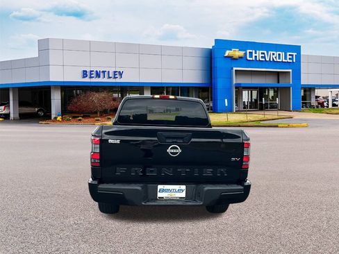 Used 2022 Nissan Frontier SV w/ Graphics Package image 4