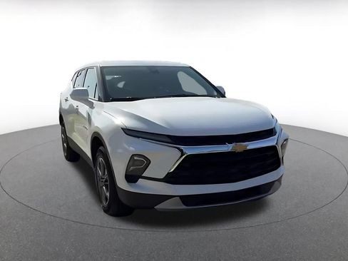 Used 2026 Chevrolet Blazer LT FWD image 3