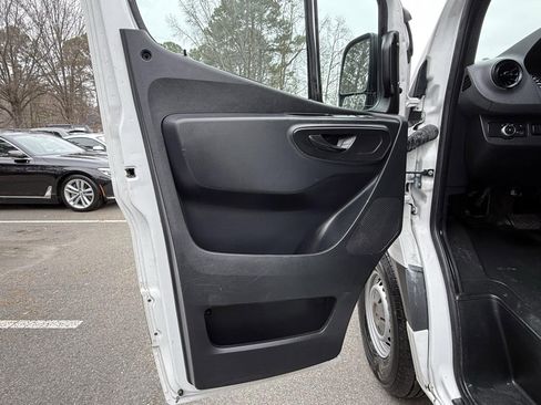 Used 2021 Mercedes-Benz Sprinter 2500 w/ Driver Convenience Package image 17