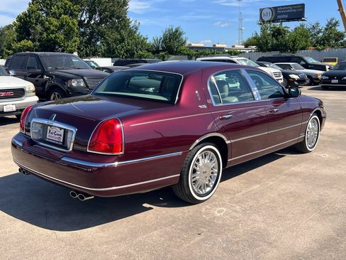 Used 2006 Lincoln Town Car Signature RWD image 8