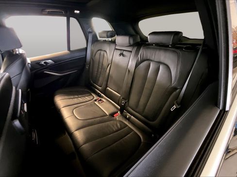 Used 2019 BMW X5 xDrive40i w/ Luxury Seating Package AWD/4WD image 19