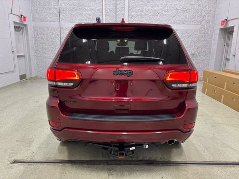 Used 2022 Jeep Grand Cherokee Laredo X AWD/4WD image 5