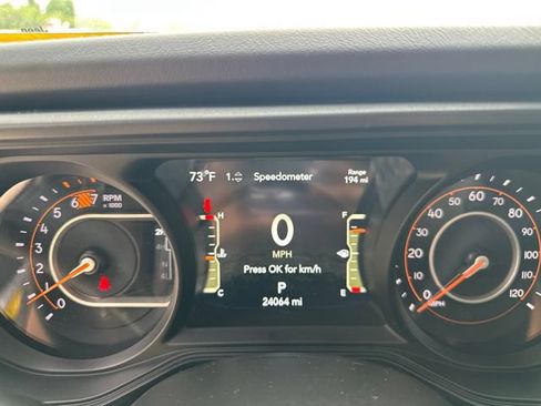 Used 2025 Jeep Wrangler Unlimited Rubicon w/ Convenience Group AWD/4WD image 25