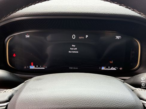 Used 2024 Jeep Wagoneer L Series III w/ Flexible Seating Group AWD/4WD image 18