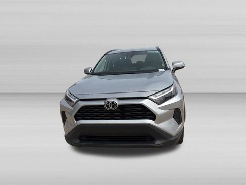 Used 2025 Toyota RAV4 XLE AWD/4WD image 10