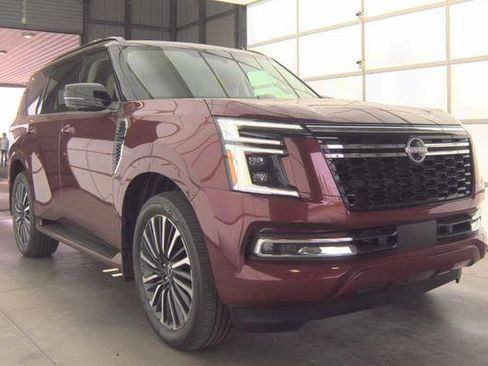 Used 2025 Nissan Armada Platinum Reserve image 2