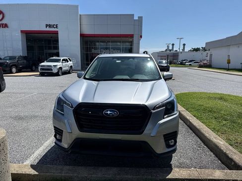 Used 2024 Subaru Forester Premium AWD/4WD image 2