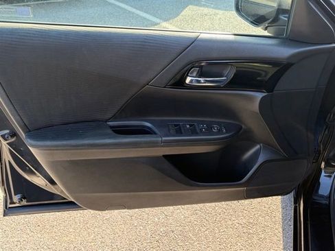 Used 2017 Honda Accord LX image 12