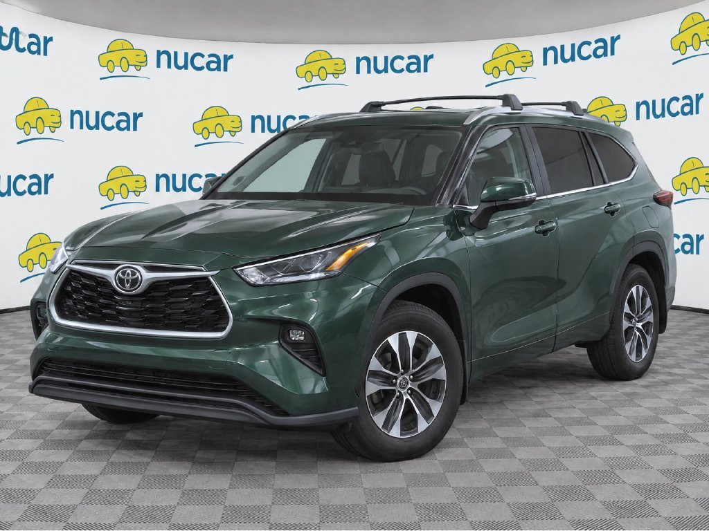 Used 2024 Toyota Highlander XLE AWD/4WD image 1