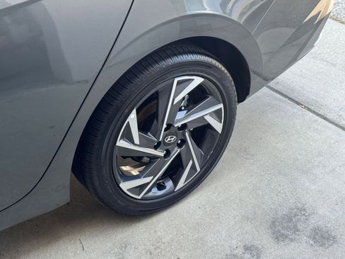 Used 2025 Hyundai Elantra Limited image 33