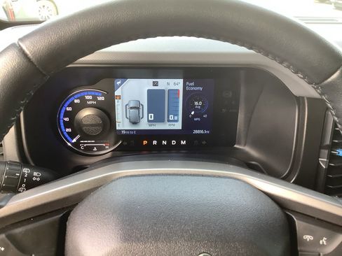 Used 2022 Ford Bronco Black Diamond w/ Sasquatch Package image 14