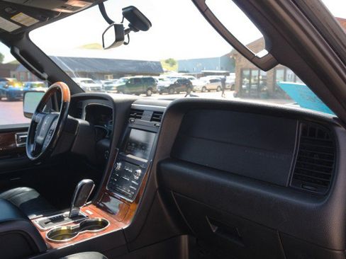 Used 2015 Lincoln Navigator 4WD image 39