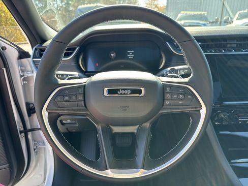New 2025 Jeep Grand Cherokee L Laredo w/ Luxury Tech Group I image 31