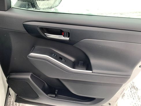 Used 2023 Toyota Highlander XLE image 21