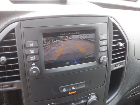 Used 2023 Mercedes-Benz Metris image 17