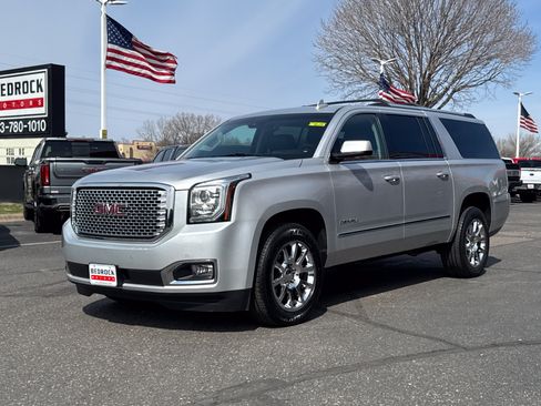 Used 2016 GMC Yukon XL Denali w/ Open Road Package AWD/4WD image 3