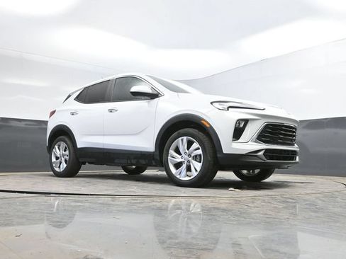 Used 2025 Buick Encore GX Preferred AWD/4WD image 47