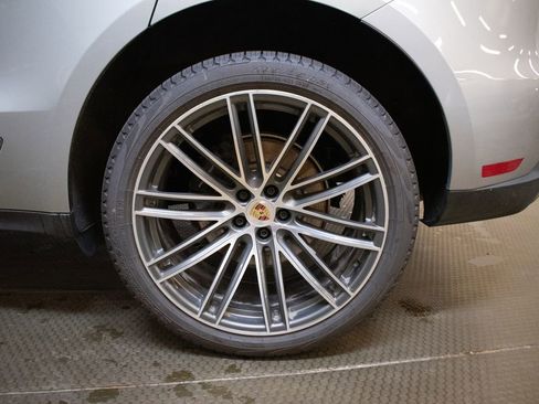 Certified 2026 Porsche Macan AWD/4WD image 13