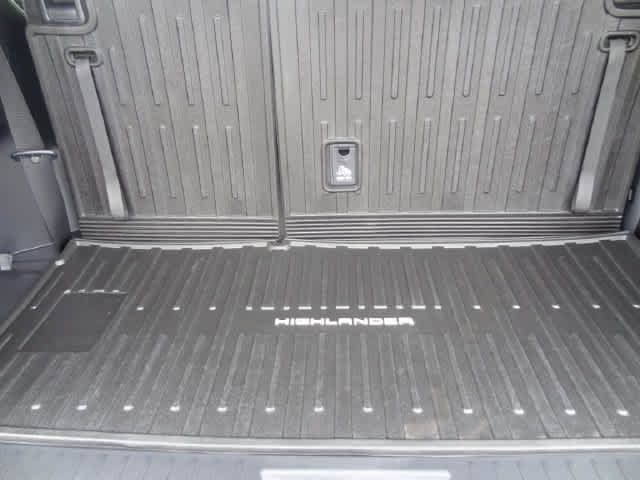 Certified 2026 Toyota Highlander XLE AWD/4WD image 10