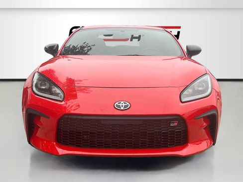 Used 2023 Toyota GR86 Premium image 2